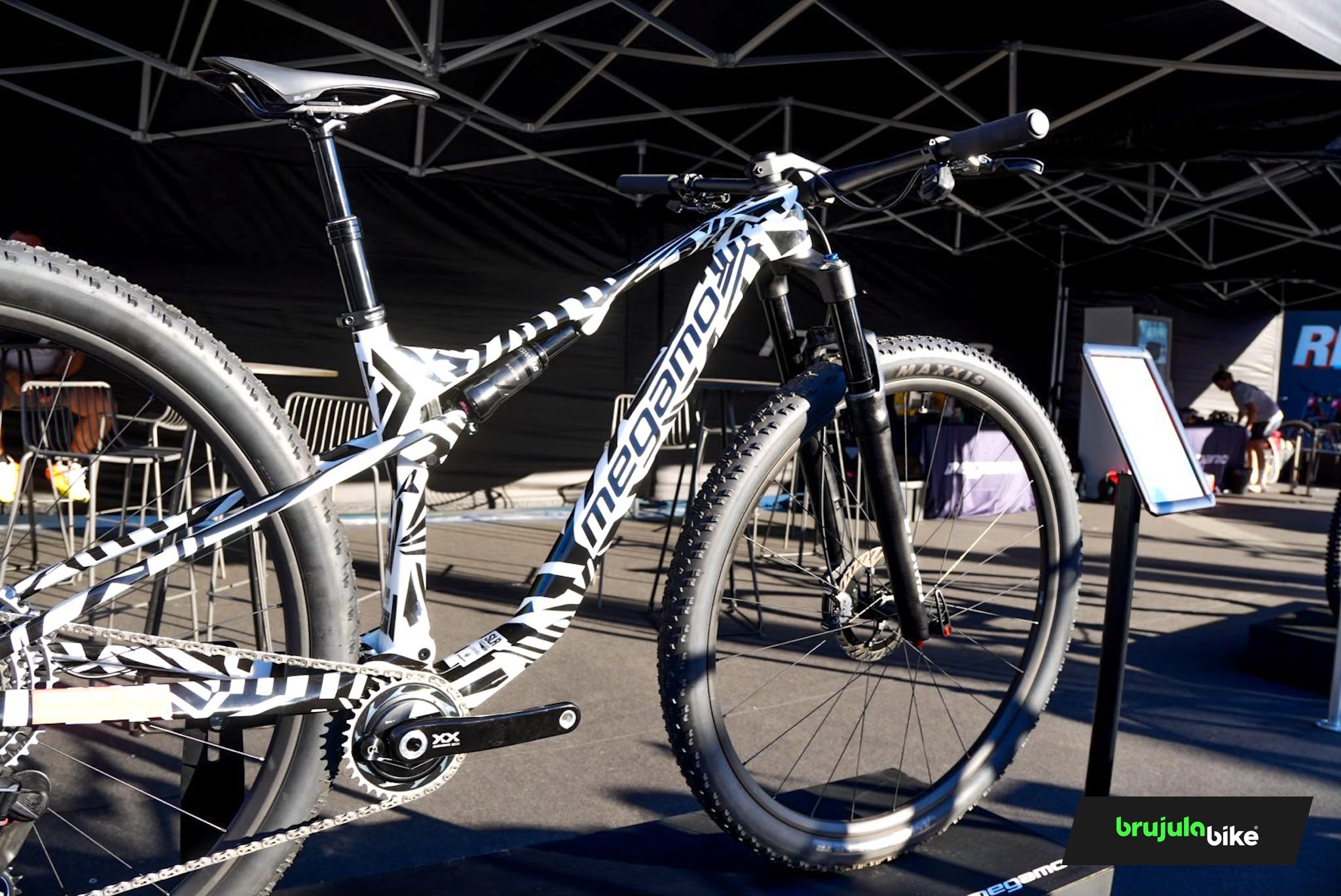 Megamo explora el futuro de las 32 pulgadas con dos prototipos de MTB y gravel